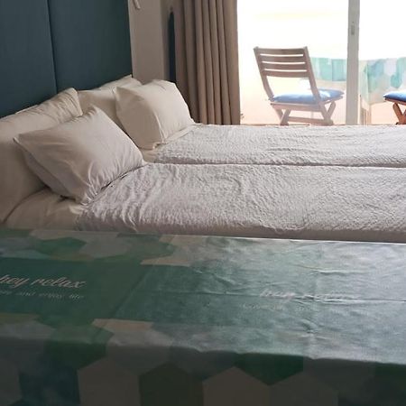 Seafront Apartment With Open-Air Heated Pool ฟูเอนฮิโรลา ภายนอก รูปภาพ