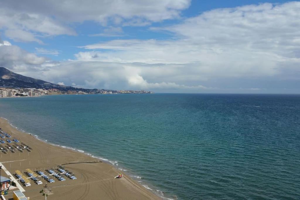 Seafront Apartment With Open-Air Heated Pool ฟูเอนฮิโรลา ภายนอก รูปภาพ