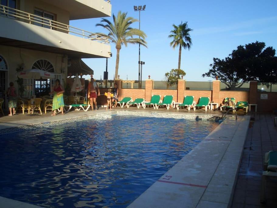 Seafront Apartment With Open-Air Heated Pool ฟูเอนฮิโรลา ภายนอก รูปภาพ